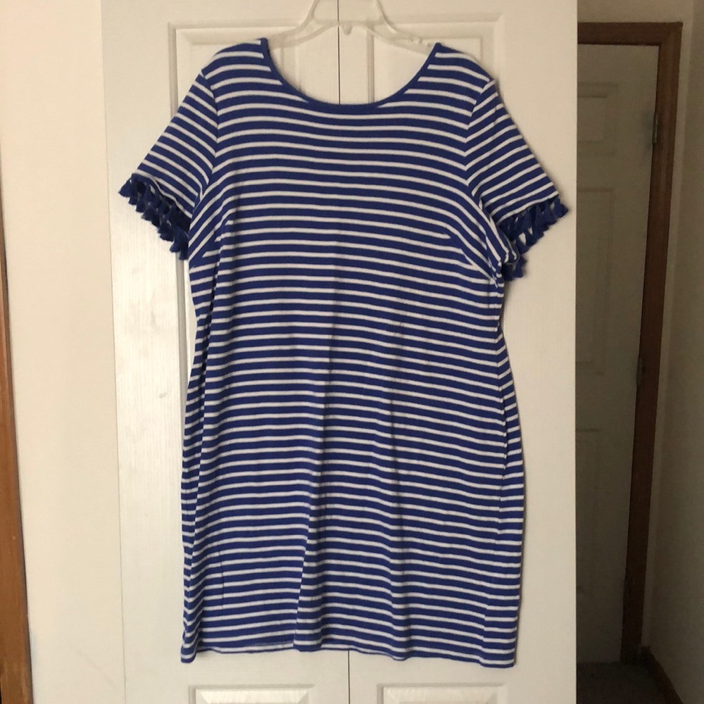 Summer dress with cute tassel fringe on sleeves